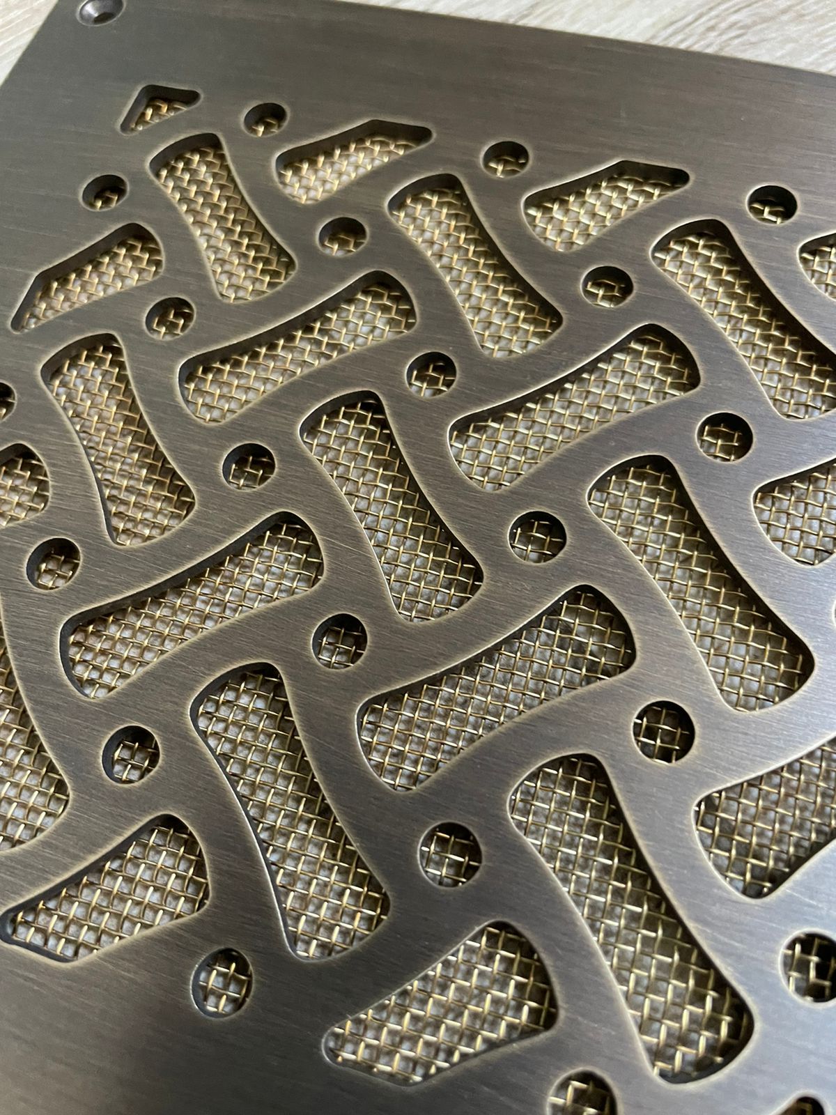 Вентиляционная решетка латунная с патиной LR-06 150х150