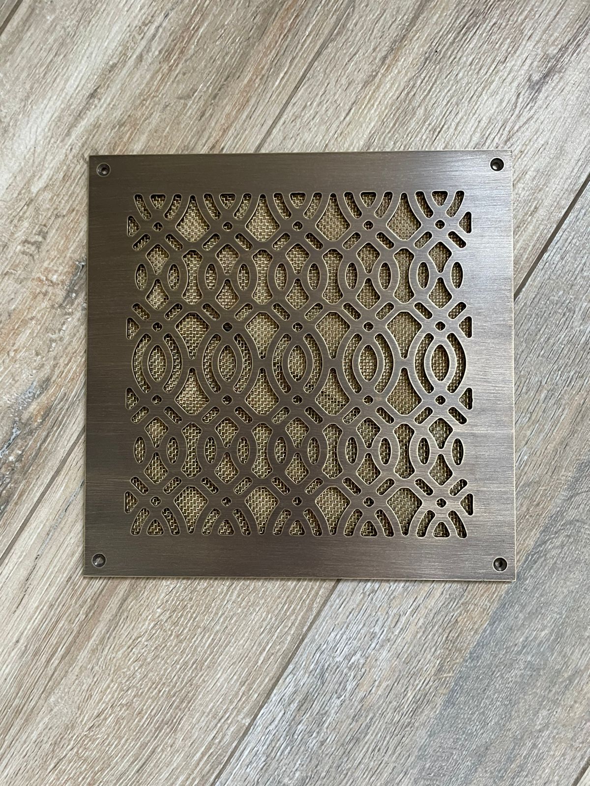 Решётка латунная с патиной LR 340 150х150