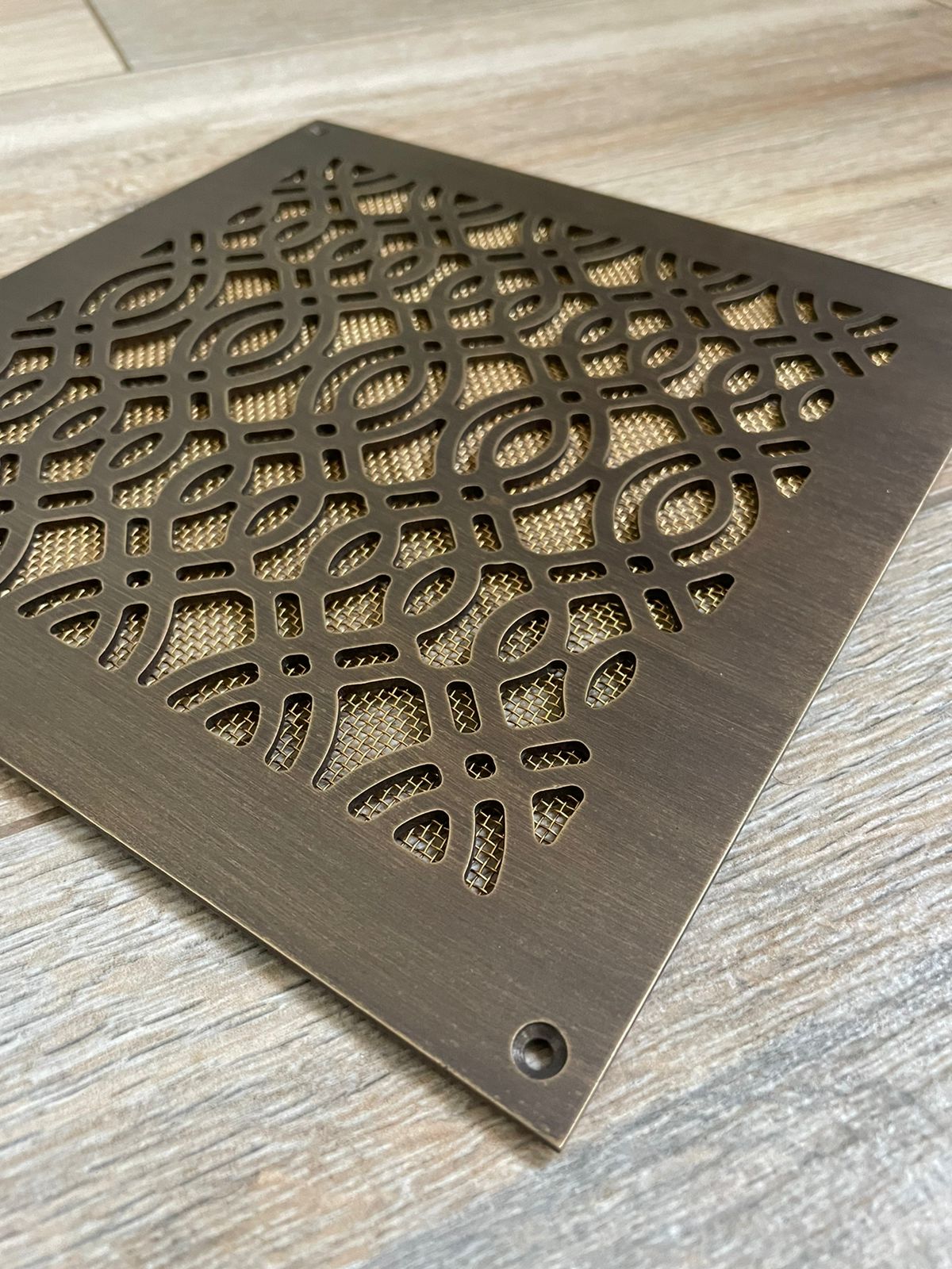 Решётка латунная с патиной LR 340 150х150