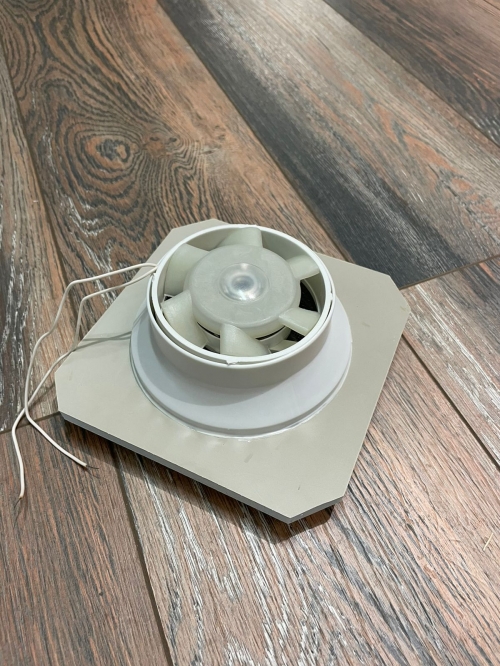 Теневой магнитный диффузор с вентилятором под плитку 100 мм